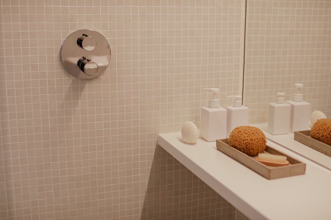 Praktyczne sposoby organizacji przestrzeni w łazience